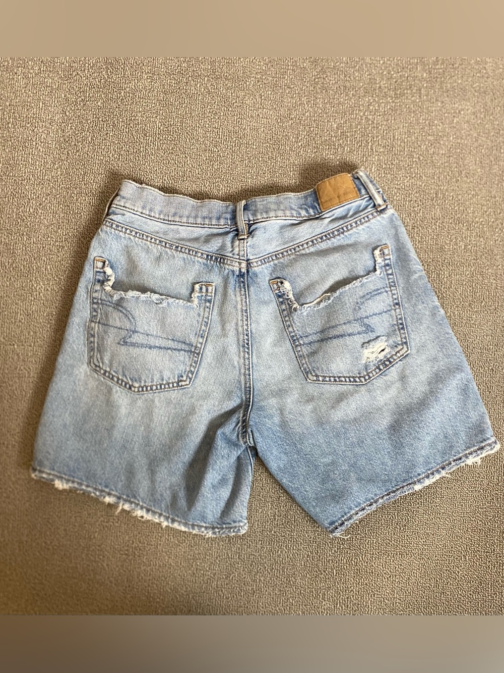 American Eagle 90โs Boyfriend Distressed Denim Shorts 6โ Inseam - Picture 2 of 7